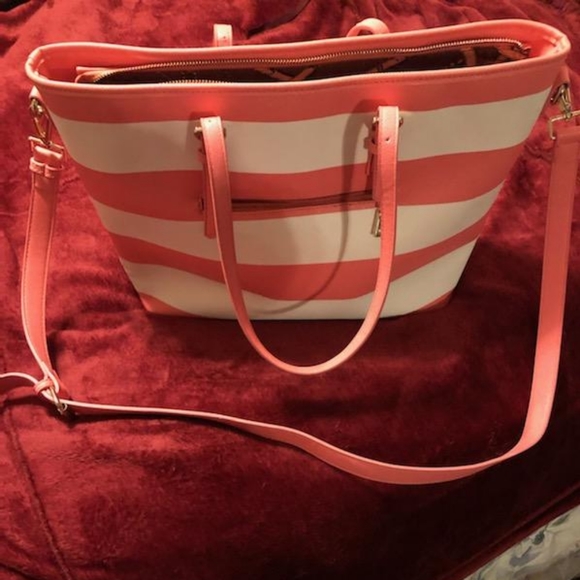 Handbag - Picture 2 of 4